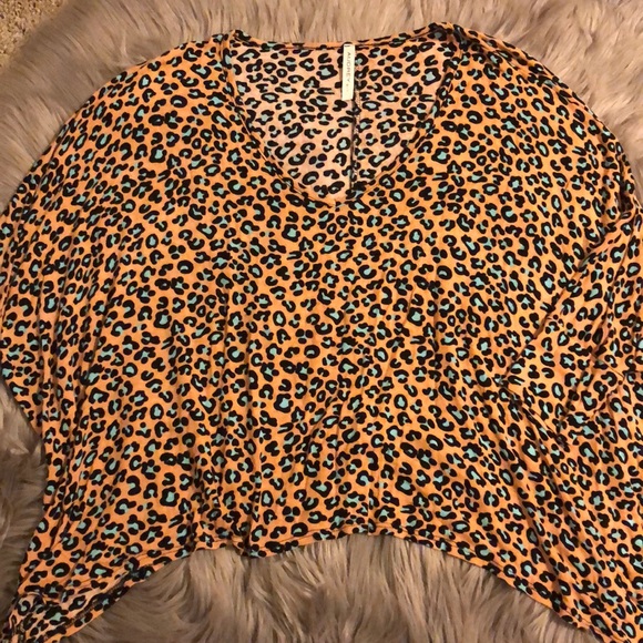 Off the shoulder animal print top - Picture 1 of 3